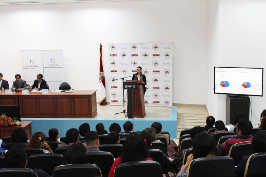 Ibarra.- La presentación se la realizó en el auditorio de Post Grados de la UTN |Foto: Cortesía