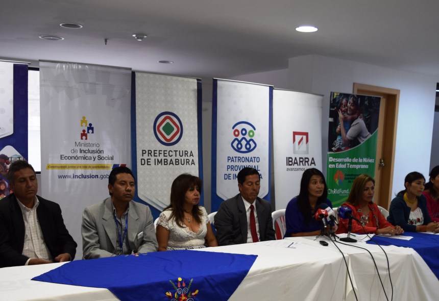 Ibarra.- El prefecto de Imbabura, Pablo Jurado; la administradora General del Patronato Provincial, junto a de delegados dediferentes organismos informaron sobre el Mes de la Juventud|Foto: Cortesía