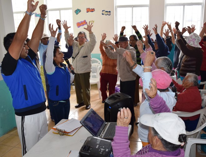 Ibarra.- Los adultos mayores, reciben talleres que ayudan al desarrollo de su vida. |Foto: Cortesía