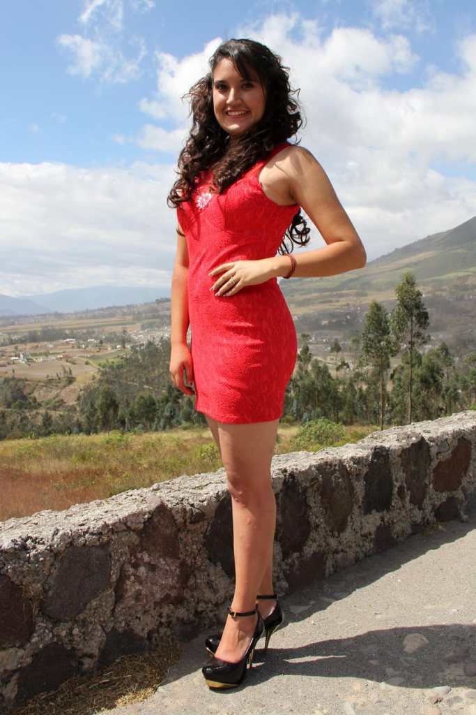 Karla Daniela Vasquez Villacres Nació el 14 de febrero de 1996 Tiene 19 años Sus padres: Sr. Pablo Vásquez y la Sra. Zulma Villacreses Cursa el cuarto semestre en la Carrera de Ingeniería en Recursos Naturales Renovables, en la Universidad Técnica del Norte Hobbie: Nadar Mensaje: Juventud f