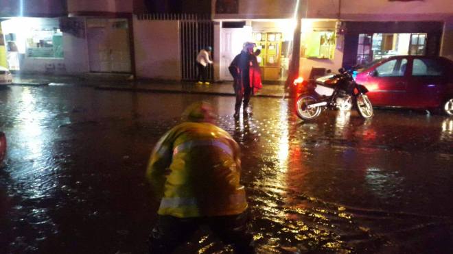 Ibarra.- Los organismos de emergencias, lograron controlar las inundaciones. |Foto: Cortesía