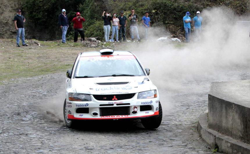 Ibarra.- Carlos Palacios, en su Mitsubishi EVO IX, en su paso por Imantag. |Foto: Alex Godoy/ImbaburaHoy
