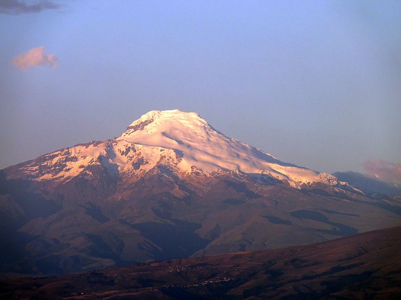 800px-Volcan_Cayambe